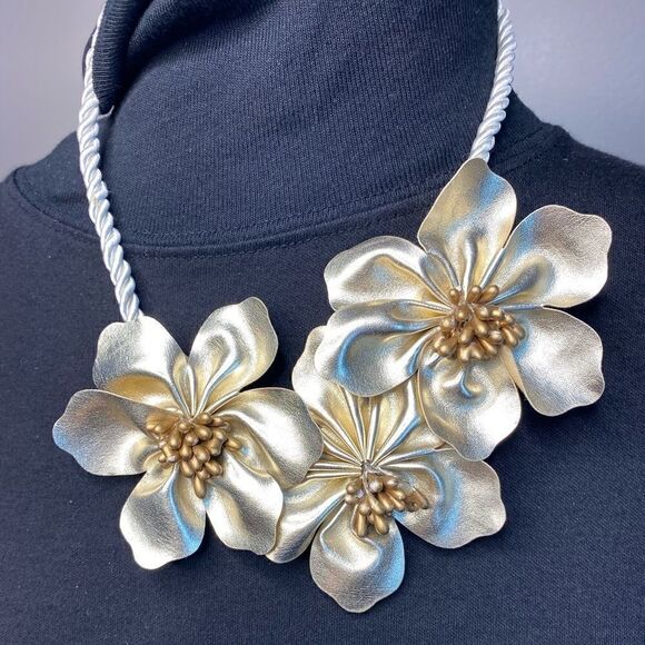 Mae Li Rose 3 gold fabric flowers on white rope necklace adjustable 18-19” - Picture 12 of 14